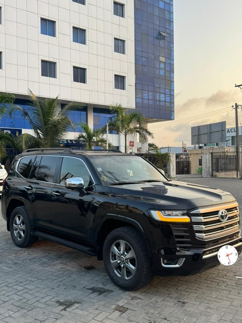 2024 Toyota Land Cruiser exterior photo